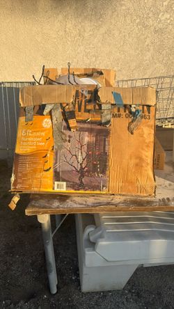 6ft Illuminated Haunted Tree