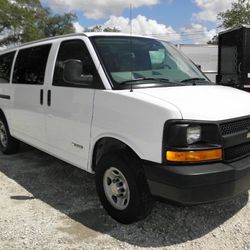 2007 Chevrolet Express 12 Passenger Van 