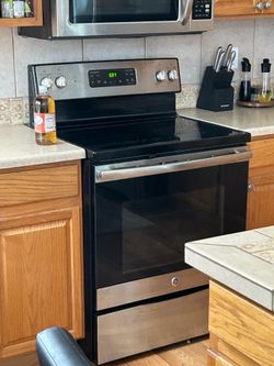 Like new electric stove