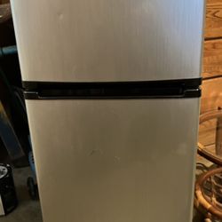 Magic Chef Mini Fridge 