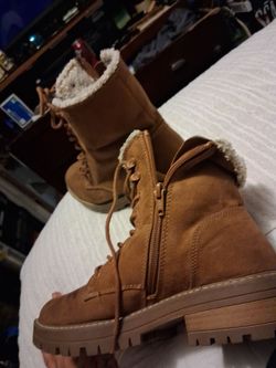 Woman's 7-1/2 fashion boot with the furr..lol..