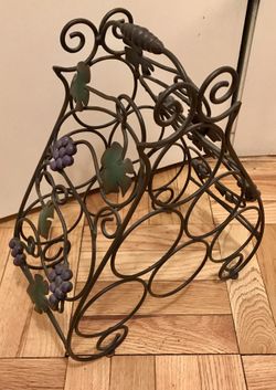6 bottle wine rack with grapevine detail