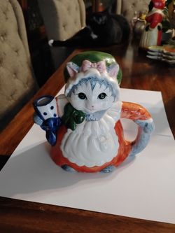 Vintage cute kitty cat with bonnet and apron teapot