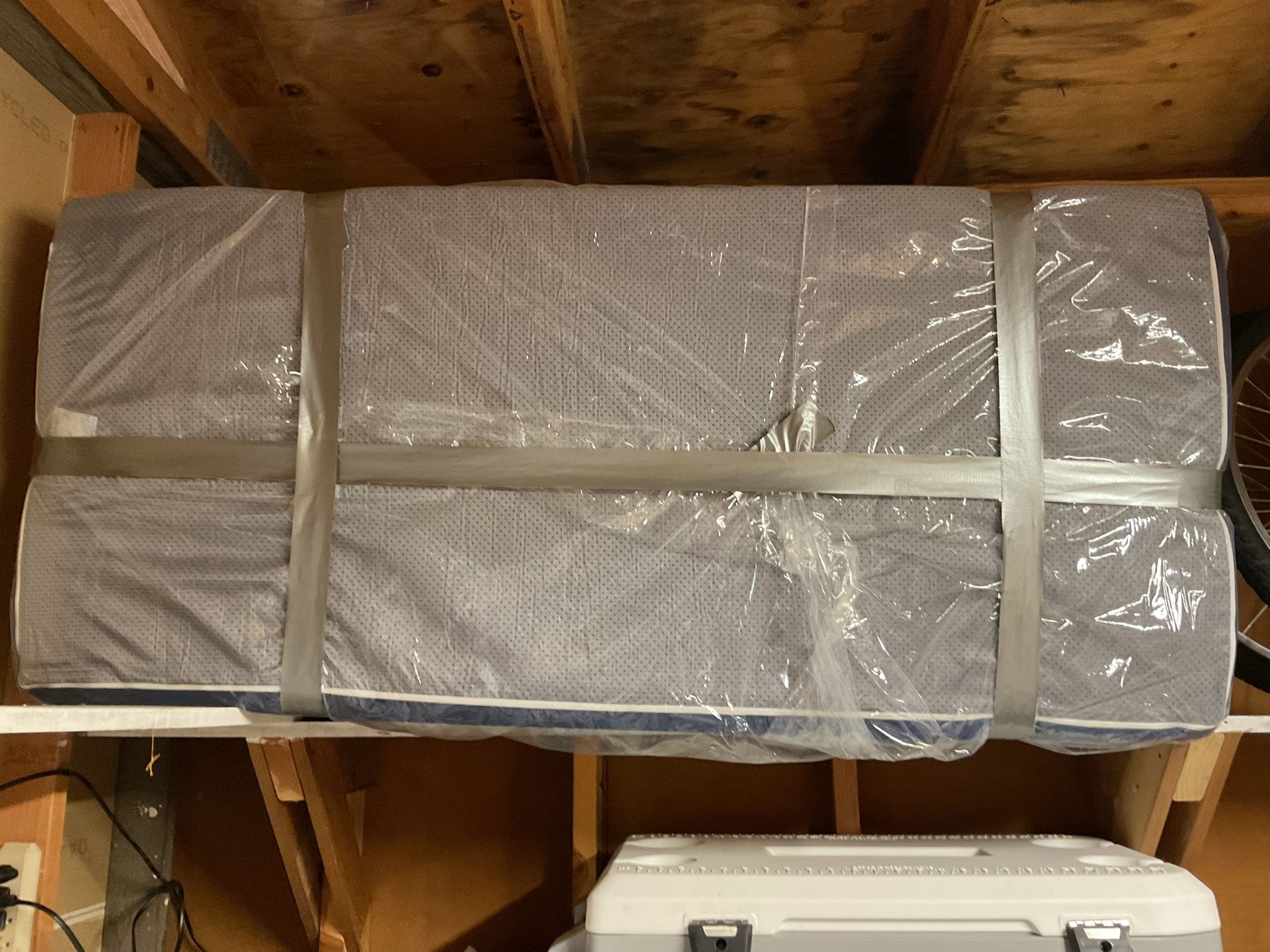 Molblly portable tri fold queen mattress-- new