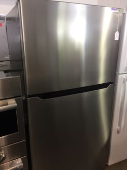 Insignia top freezer fridge