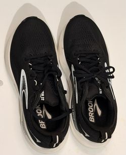BROOKS WOMENS RUNNING SHOES - NEW