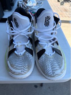 Nike shoes size 7y or 8 women’s   $28 pick up only bonanza and lamb