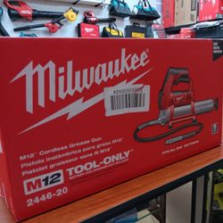 Milwaukee New Grease Gun M12