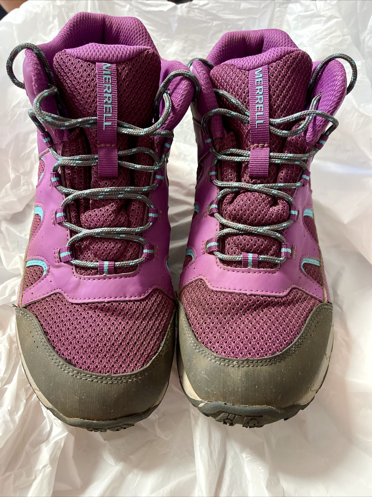 Merrell Women's Oakcreek Mid Waterproof Hiking Boots in size 6M