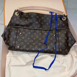 Louis Vuitton Artsy Never used