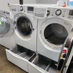 LG SET STEAM WASHER AND GAS DRYER 