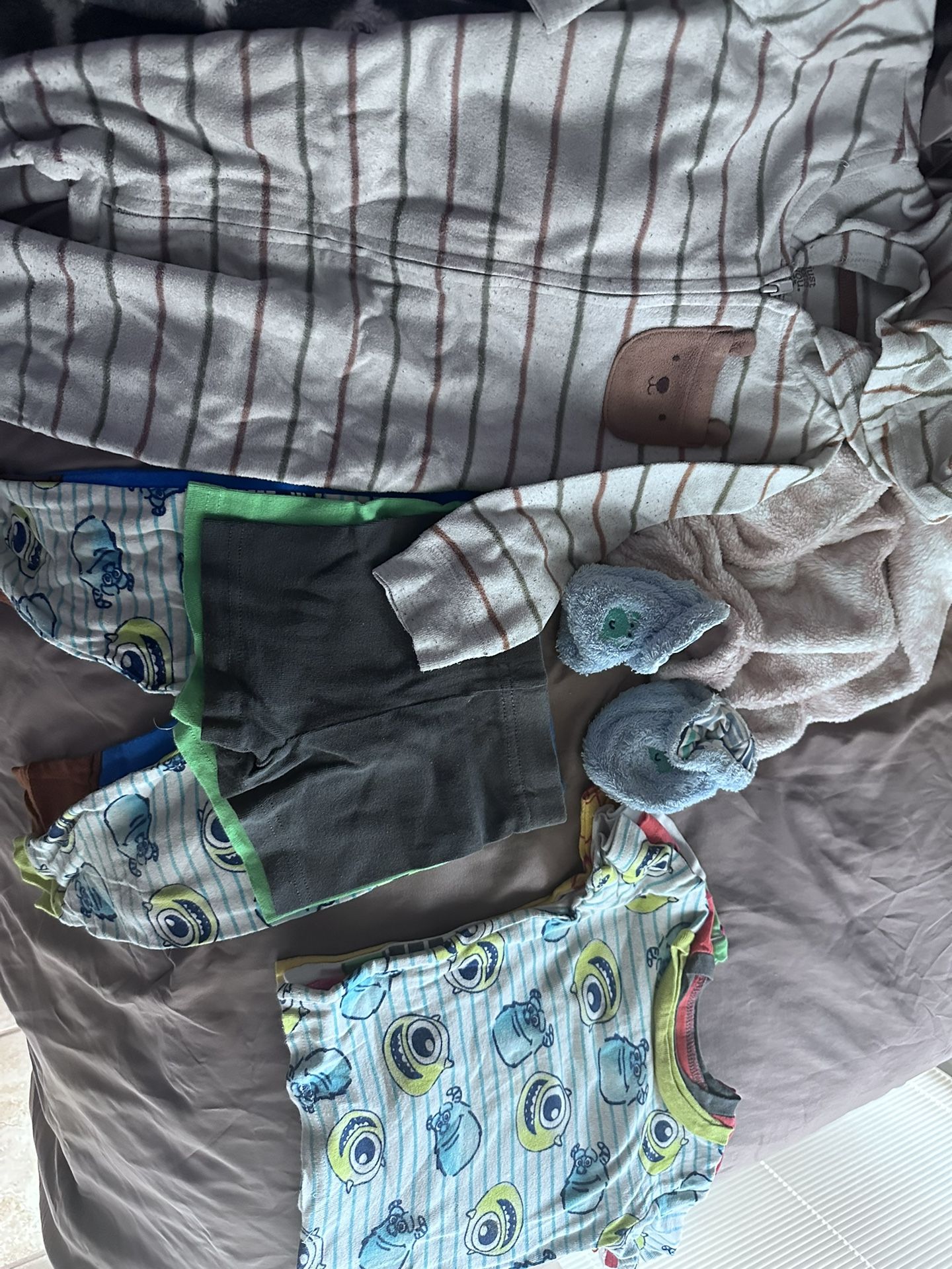 Baby Clothes, Bibs & Blankets