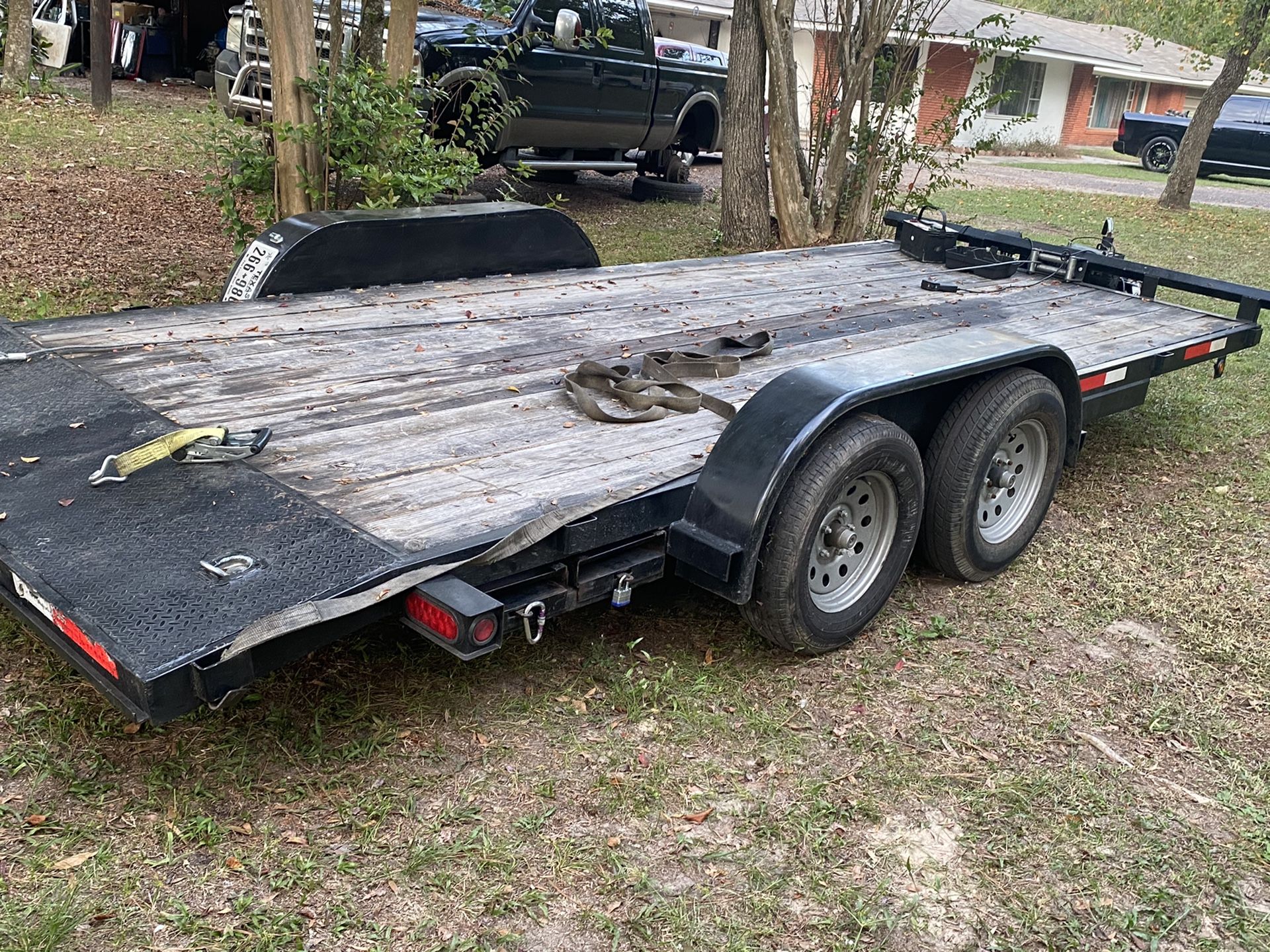 2019 car hauler .. 20ft long has winch n battery..