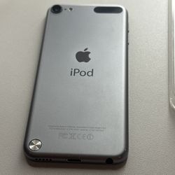 📱 Vintage Apple iPod Touch 32GB (Great Condition)