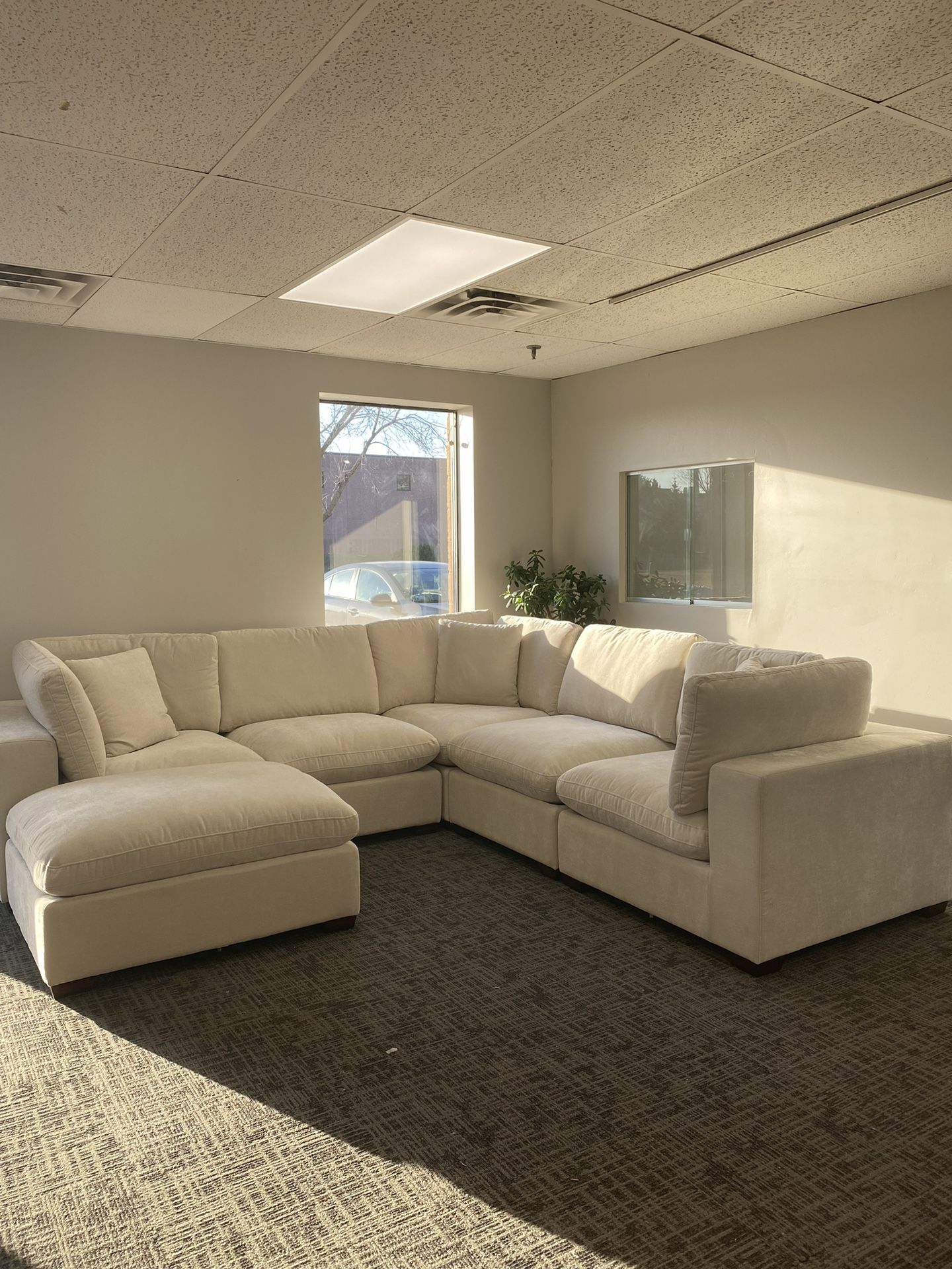 NEW- 6 Pieces Ivory Modular Sectional