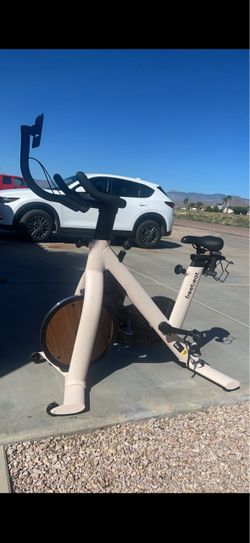 FreeBeat Lit Pro Spin Bike