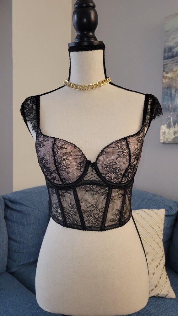 Victoria's Secret black corset top
Size Small