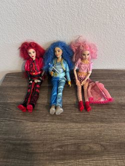 Descrndants rise of red 3 dolls