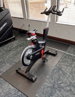 Life Fitness IC7 Spin Bike with Monitor