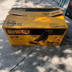 DEWALT 21 in. 150cc Briggs and Stratton 625ex Engine Rear Wheel Drive 2-in-1 Gas Self Propelled Walk Behind Lawn Mower