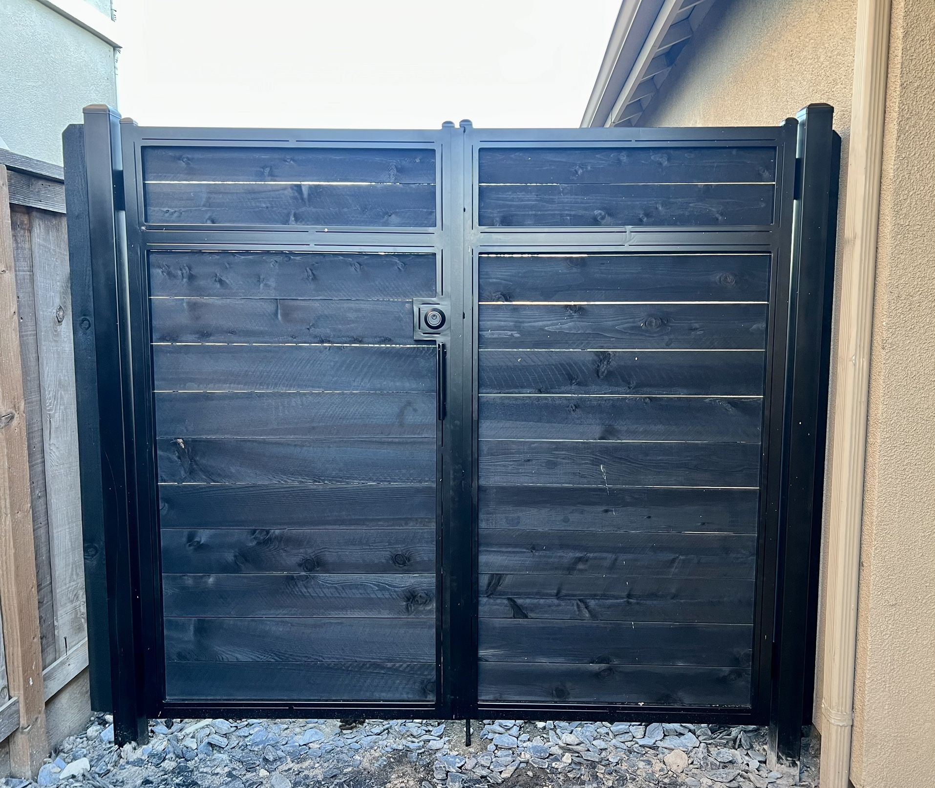 Gate