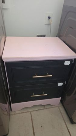 Small table with 2 drawers