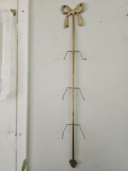 Vtge Brass Metal plate hanger Bow accent