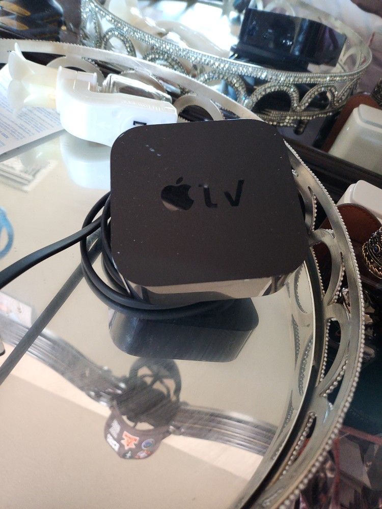 Apple Tv Comes With Power Cord And Remote 
