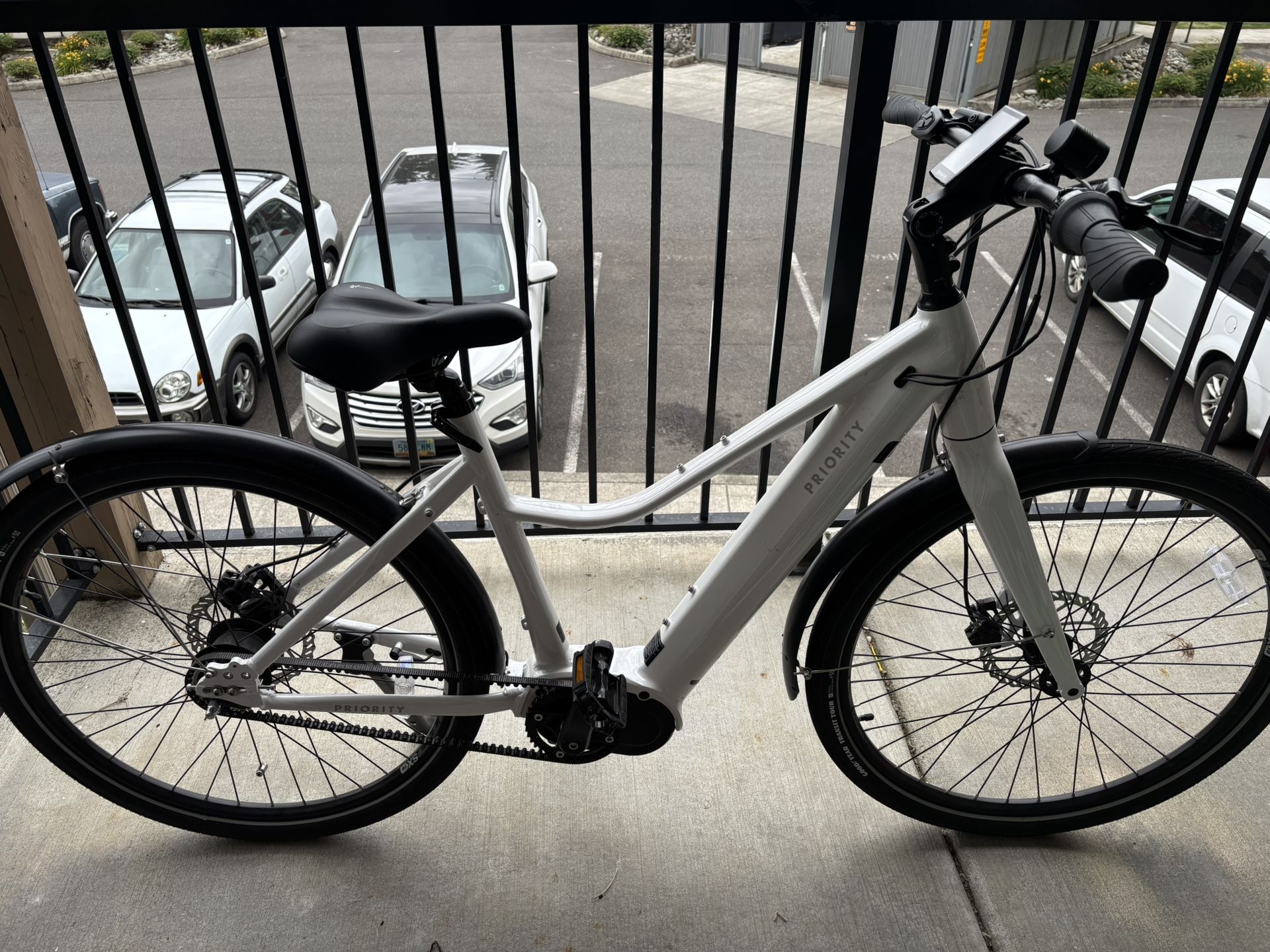 White Medium Priority Current Plus E-bike