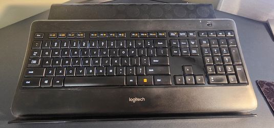 KEYBOARD - Move Out Sale