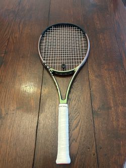 Wilson Blade V8 18x20 (4-3/8 Grip)