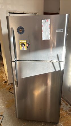 Frigidaire refrigerator in good condition. Just dirty and douse and had been neglected.
