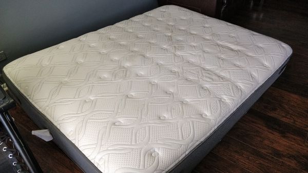 Queen Size Sealy Posturepedic Mattress For In Chicago Il Offerup Queen Size Sealy Posturepedic Mattress