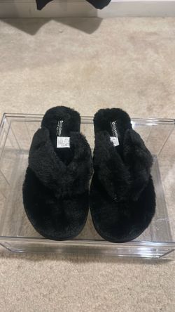 Girls fuzzy shoes size 6 Black