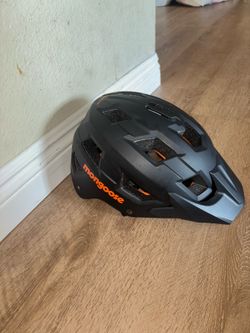 Mongoose bike helmet