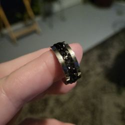 Men's Size 8 Stainless Steel Ring With Black Chain Wrapped Around Center Of Ring