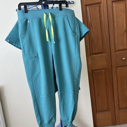 FIGS Scrub Set