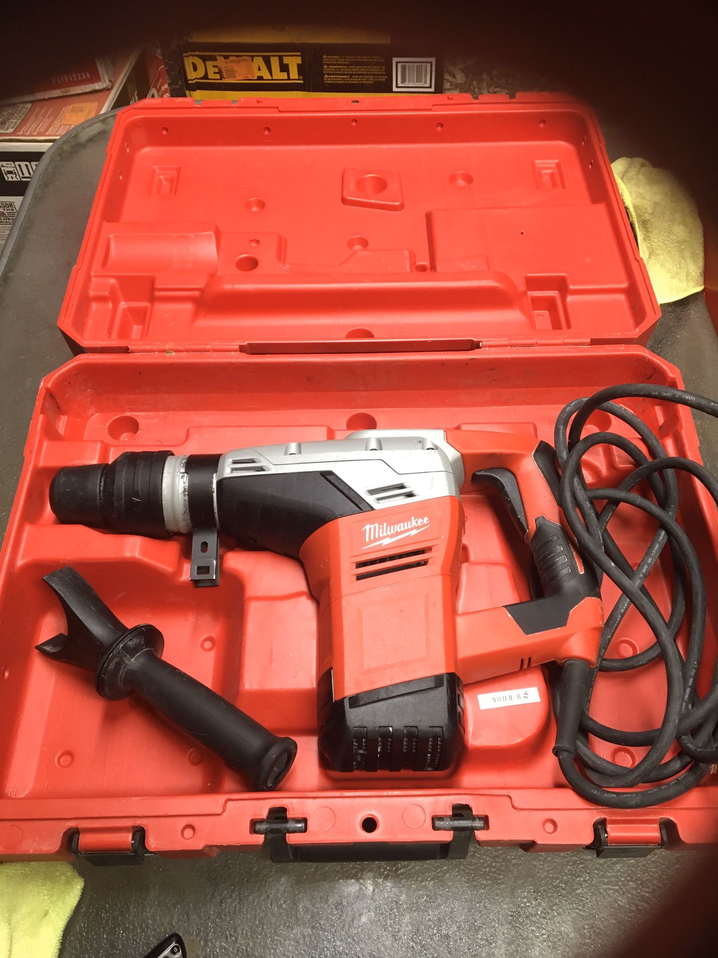 Milwaukee 1-9/16 in SDs-max rotary hammer