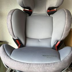 Maxi-Cosi RodiFix AirProtect booster seat. 