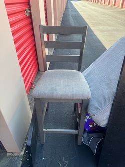 2 Grey barstools
