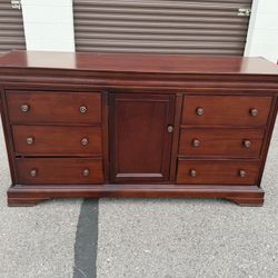 New Classic Solid Wood Dresser / Sideboard – 7 Drawers + Center Cabinet