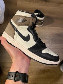 Jordan 1 High Dark Mocha size 10.5M