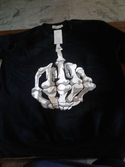 Skull middle finger up swear shirt