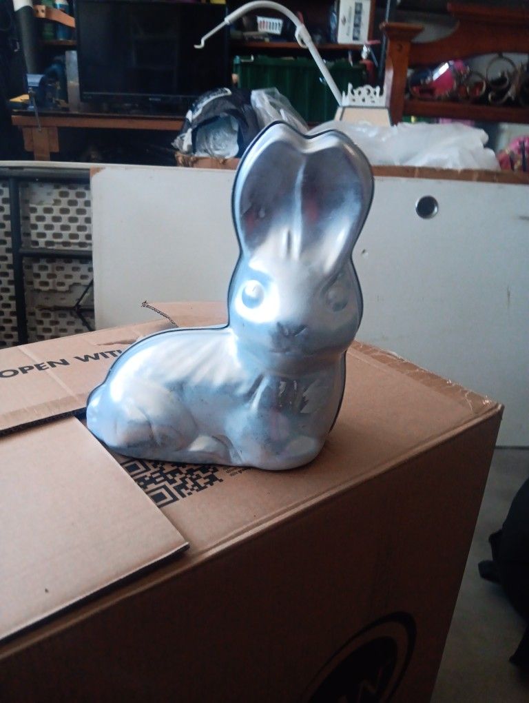 Vintage 3D Stand Up Bunny Rabbit Cake Pan