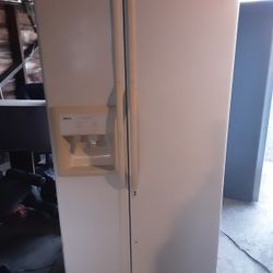 Kenmore Double Door  Refrigerator Perfect For Your Garage 