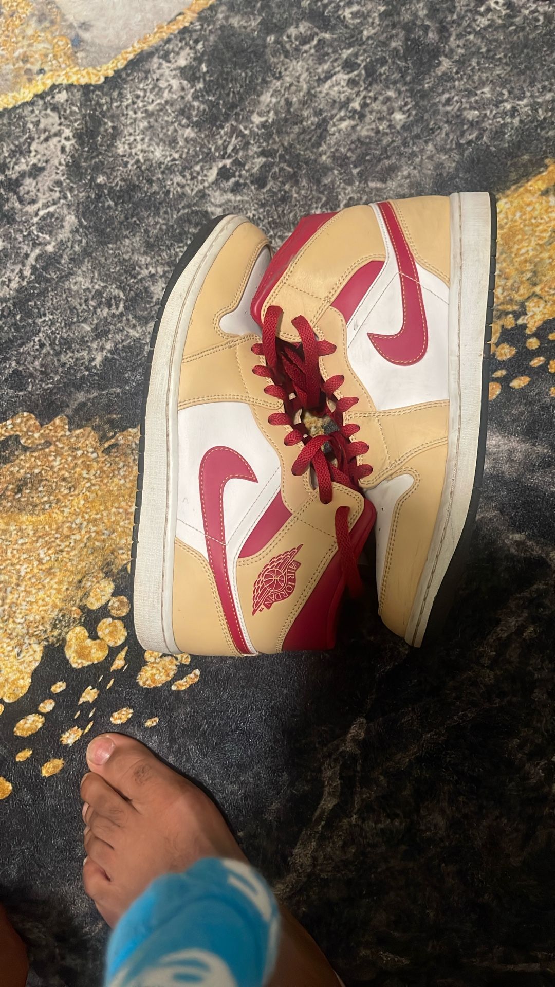 Jordan 1 Mid Light curry