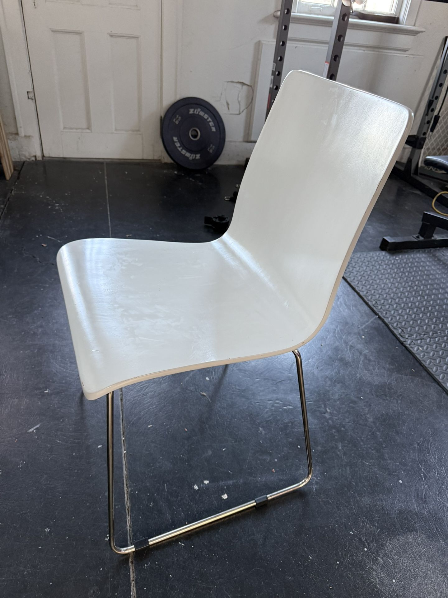 6 Free White Plastic Chairs