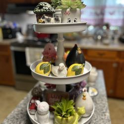 Tiered Tray & Decorations 