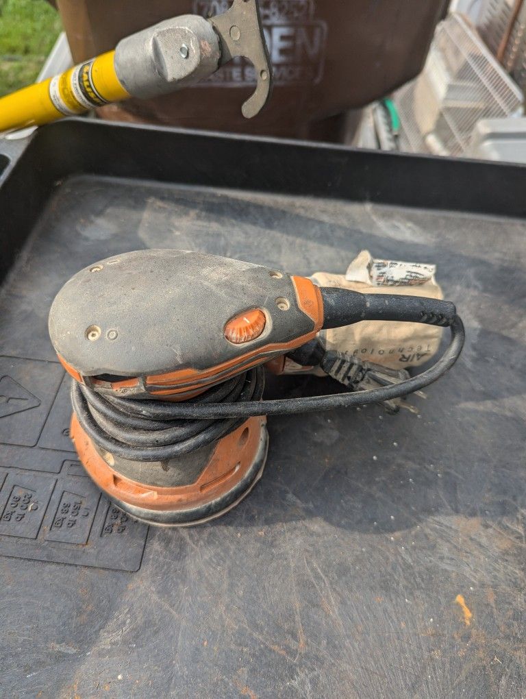 Ridgid 5" random orbital sander corded 3 amp model R2601