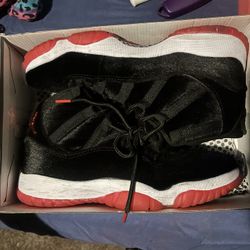 Jordan 11 Suede Bred